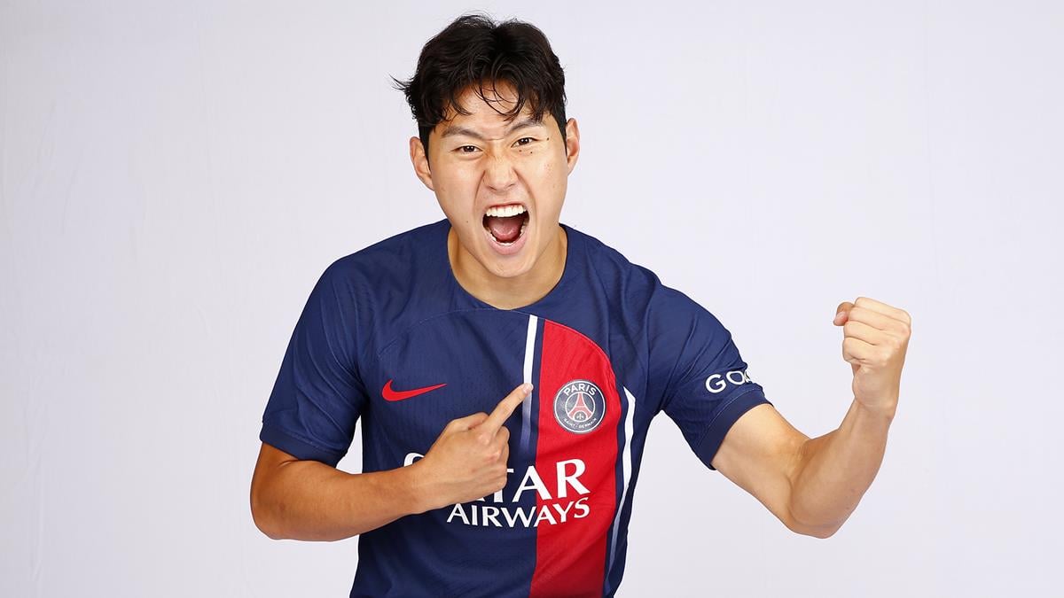 Lee Kang-in celebrando con el PSG
