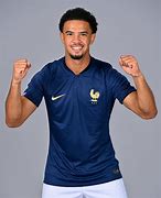 Warren Zaïre-Emery celebrando un gol con el Paris Saint-Germain